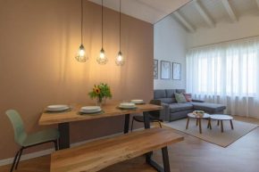Parma Center Duplex Elegant Apartment with Netflix Parma